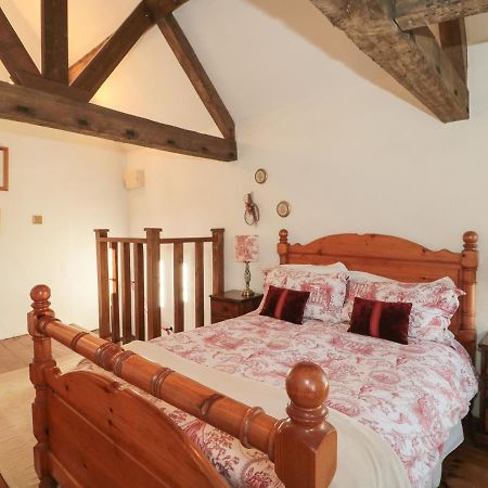 Pike Cottage Acton Turville Exterior photo